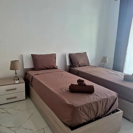 New 3 Bedroom And 3 Ba Location