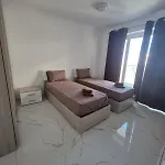 Apartment New 3 Bedroom And 3 Ba Location *