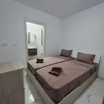 New 3 Bedroom And 3 Ba Location Lejlighed