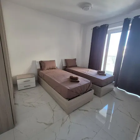 Appartamento New 3 Bedroom And 3 Ba Location *