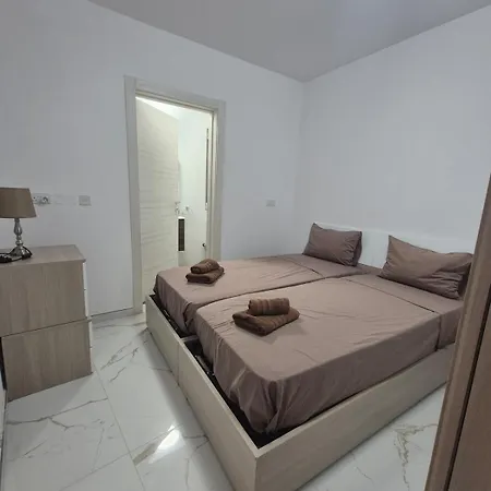 Appartamento New 3 Bedroom And 3 Ba Location