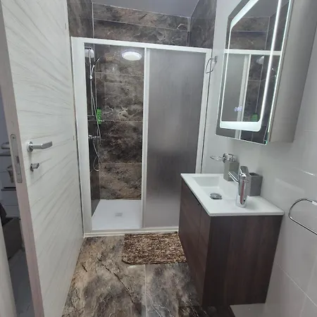 New 3 Bedroom And 3 Ba Location Appartamento *