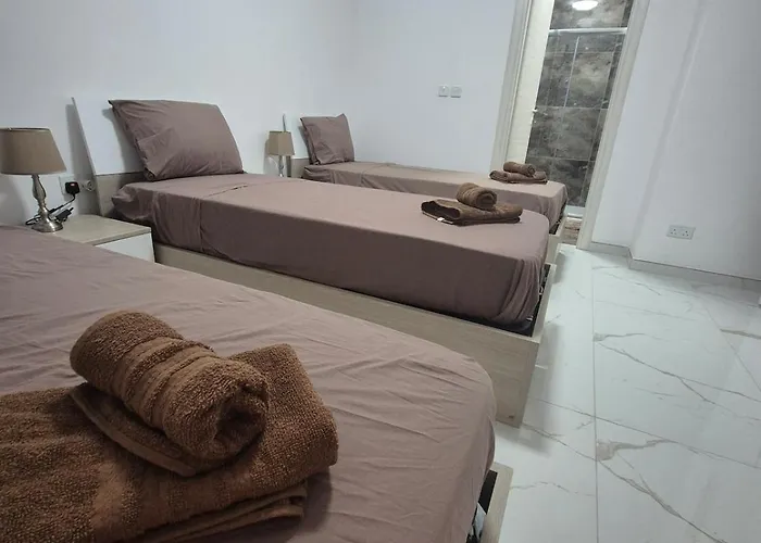 New 3 Bedroom And 3 Ba Location Apartament *